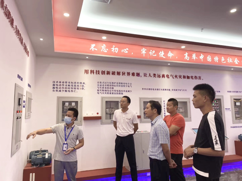 ？？？？谑星砩角姓中心主任吴有盈一行旅行优发国际集团考察指导事情_优发国际-新闻中心
